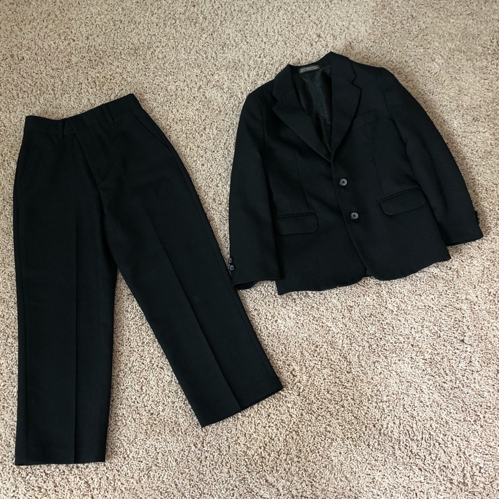 EUC Dockers boys size 7 suit set